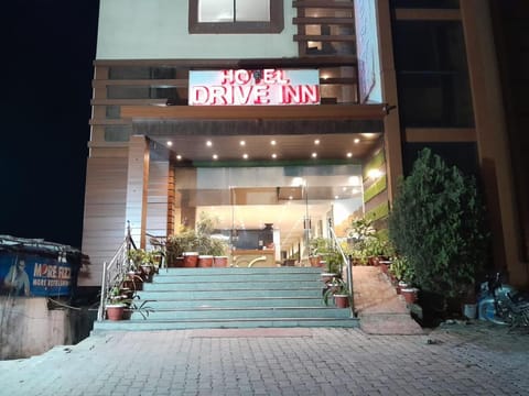 Property building, Facade/entrance, Night