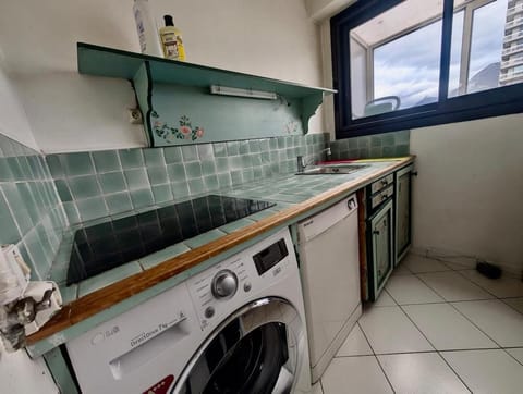 Spacious 80m2 Apartment - 8th Floor, Free Parking, Sleeps 5 Apartment in Grenoble