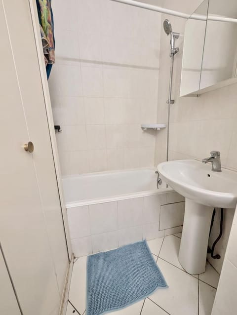 Spacious 80m2 Apartment - 8th Floor, Free Parking, Sleeps 5 Apartment in Grenoble