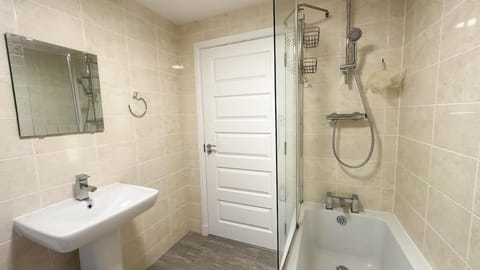 Modern Main Door Flat Edinburgh City Center Apartment in Edinburgh
