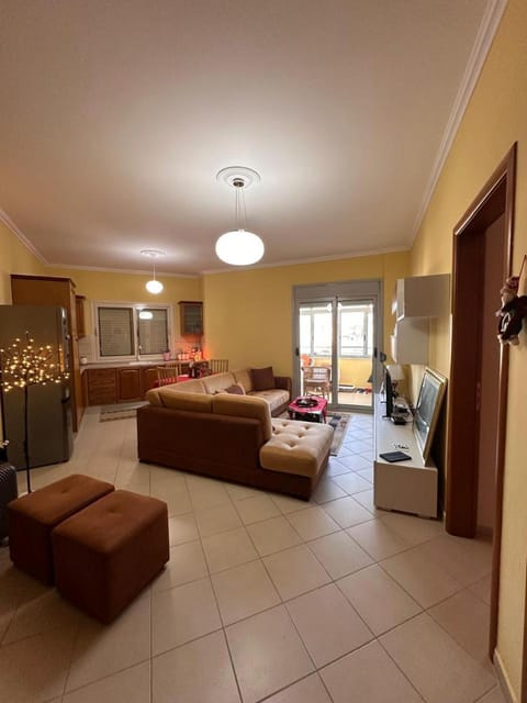 TV and multimedia, Kitchen or kitchenette, Living room, Photo of the whole room, Seating area, oven