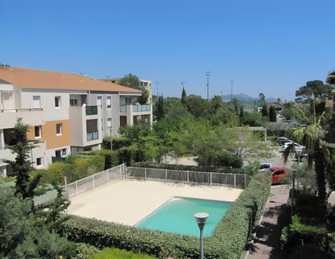 Property building, Day, Pool view, Swimming pool