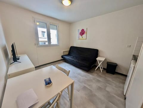 Modern Studio - Free Parking, Near Train Station & Downtown Apartment in Grenoble