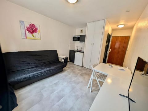 Modern Studio - Free Parking, Near Train Station & Downtown Apartment in Grenoble