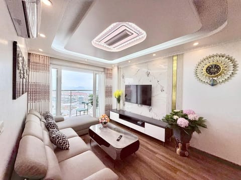 Communal lounge/ TV room, TV and multimedia, Living room, Seating area, Evening entertainment