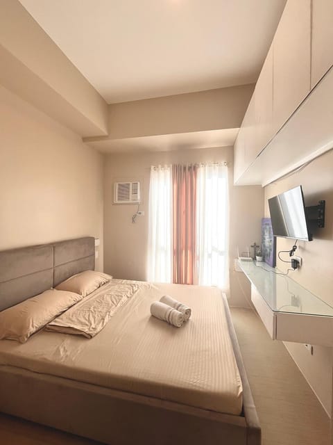 Bed, TV and multimedia, Bedroom, air conditioner