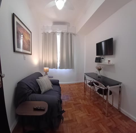 Communal lounge/ TV room, TV and multimedia, Living room, Seating area, Dining area, Evening entertainment