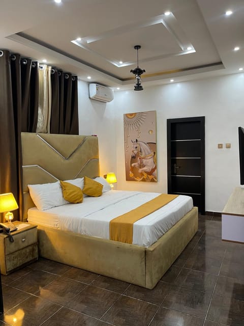 Bed, Photo of the whole room, Bedroom, air conditioner