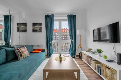 Communal lounge/ TV room, TV and multimedia, Living room, Seating area, Evening entertainment