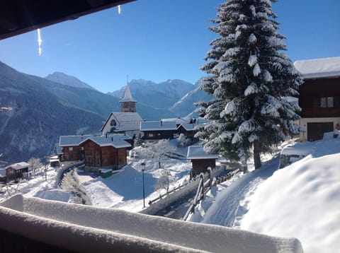 Nearby landmark, Natural landscape, Winter, Mountain view