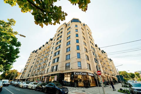 Property building, Restaurant/places to eat