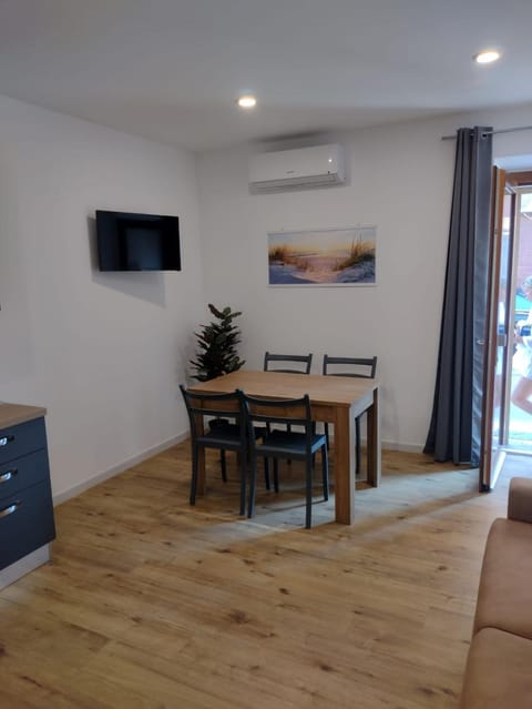 TV and multimedia, Living room, Dining area