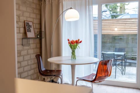 Seating area, Dining area