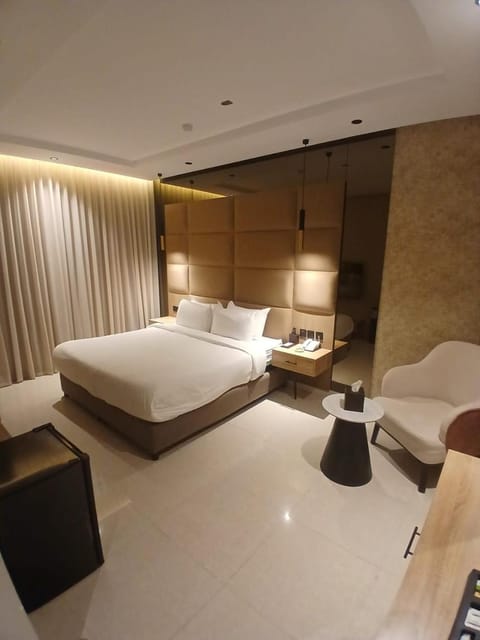 Bed, Living room, Photo of the whole room, Bedroom