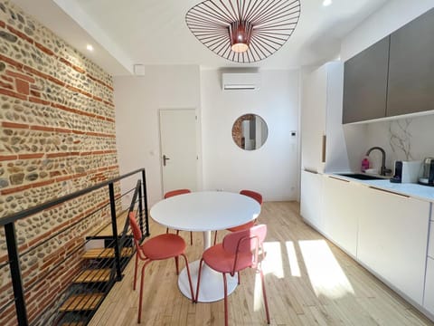 Living room, Seating area, Dining area, oven, stove