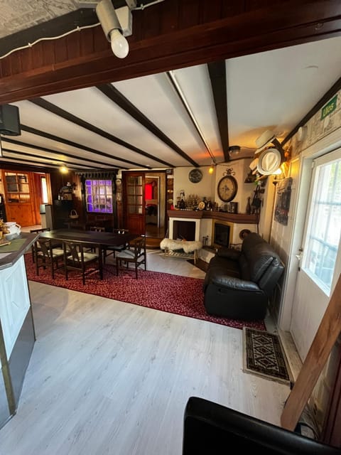 Living room, fireplace, fireplace