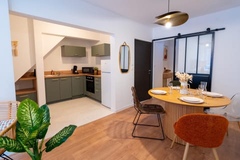 Kitchen or kitchenette, Living room