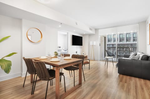 TV and multimedia, Living room, Seating area, Dining area