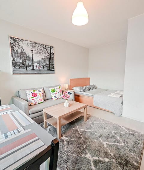 Cozy & Comfy Studio, 14 Mins from Airport, 18 Mins to City Center Apartment in Helsinki