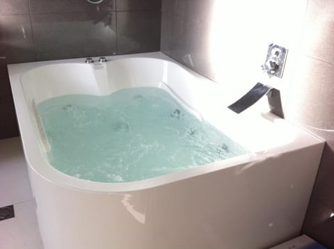 Shower, Bathroom, Area and facilities