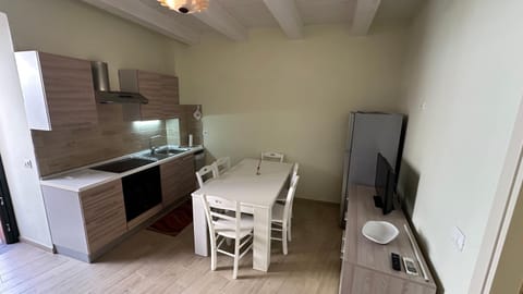 Dining area, oven, stove