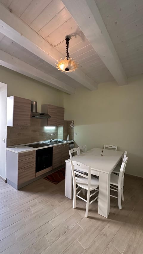 Kitchen or kitchenette, Dining area, stove