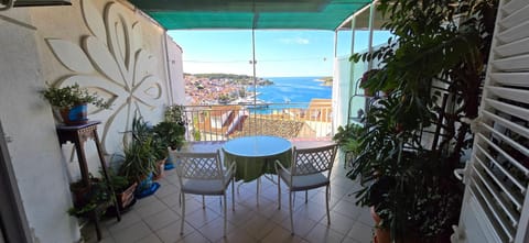 Bocin Rosso Apartments II Apartment in Hvar