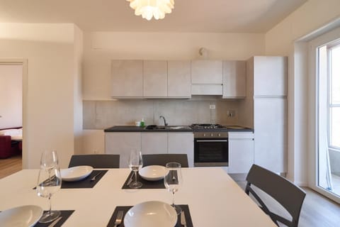 Kitchen or kitchenette, Dining area, dishwasher, minibar, oven, pet friendly, stove