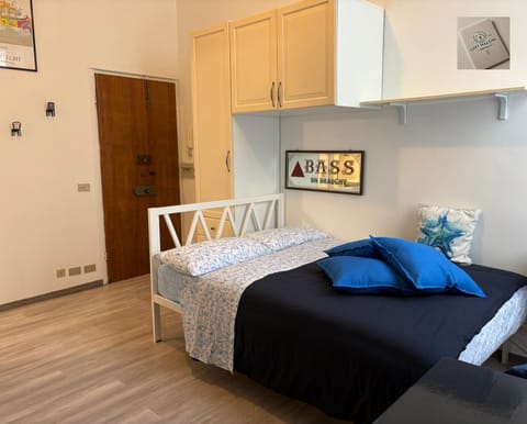 Bed, Bedroom, locker