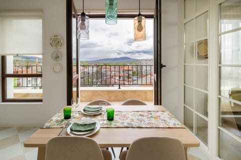 Dining area, kitchen