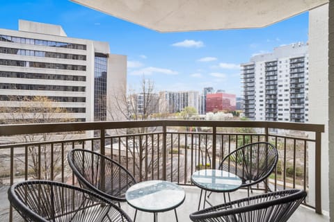 View (from property/room), Balcony/Terrace, City view