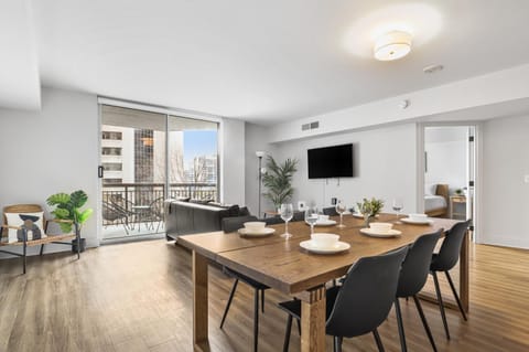 TV and multimedia, Living room, Seating area, Dining area