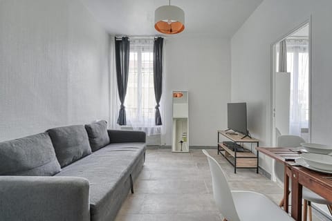 Appartement fonctionnel & lumineux-Portes de Paris Apartment in Île-de-France