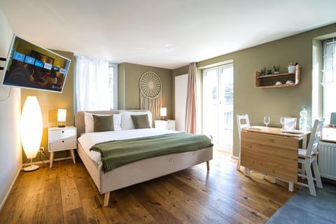 TV and multimedia, Dining area, Bedroom