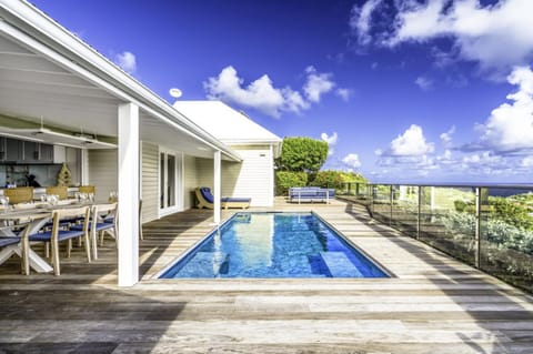 Property building, Patio, Day, Natural landscape, View (from property/room), Balcony/Terrace, Lounge or bar, Seating area, Dining area, Pool view, Sea view, Swimming pool, Breakfast, Dinner, Dinner, Sunrise, furniture, internet, sunbed, sunbed
