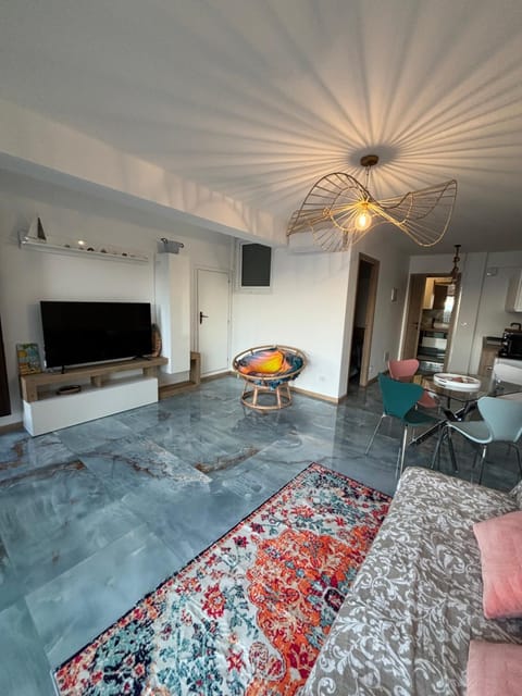 TV and multimedia, Living room, Photo of the whole room, Seating area, Evening entertainment