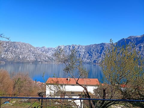 Mountain view, Sea view