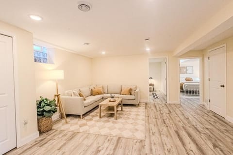 Terrace Haven Cozy 5-Bedroom Retreat near Downtown House in Columbia Heights