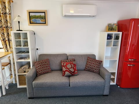 Living room, Seating area, air conditioner