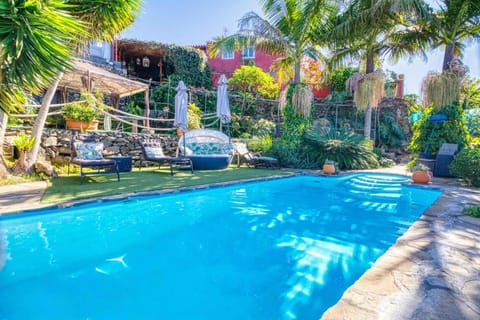 Property building, Garden, Garden, Balcony/Terrace, Garden view, Pool view, Swimming pool, Swimming pool