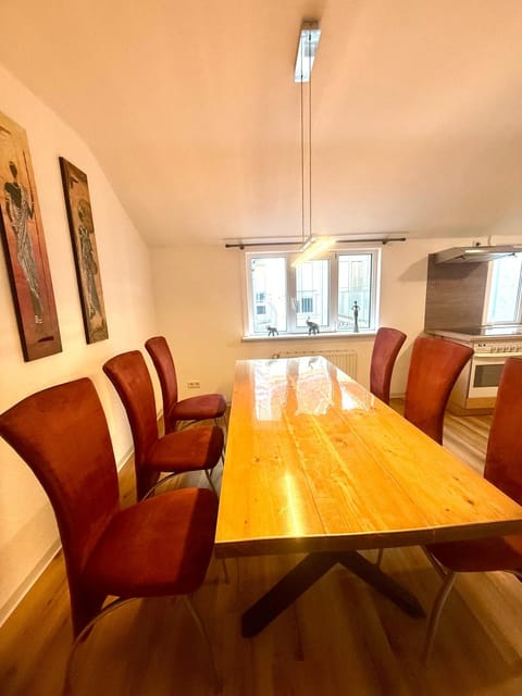 Kitchen or kitchenette, Seating area, Dining area
