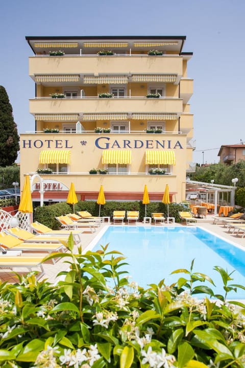 Facade/entrance, Swimming pool, Swimming pool