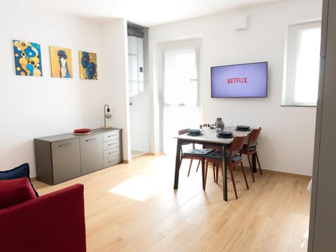 TV and multimedia, Kitchen or kitchenette, Living room, Dining area