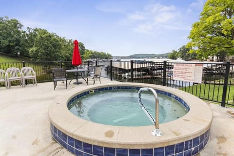 LakeView Bliss With Boat Slip House in Lake of the Ozarks