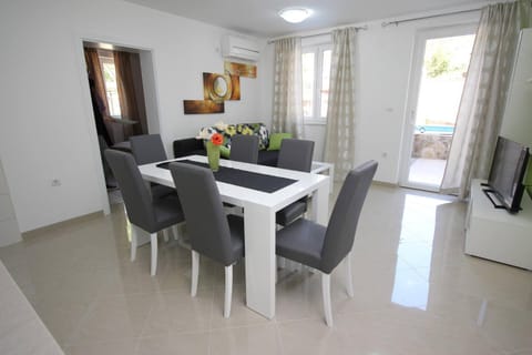 Apartments Gorica 1 Bed and Breakfast in Lika-Senj County