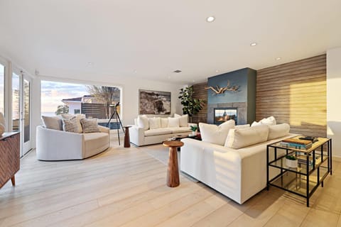 Ocean Views w Stunning Sunsets by the Firepit House in Sunset Cliffs