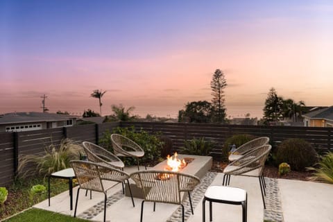 Ocean Views w Stunning Sunsets by the Firepit House in Sunset Cliffs