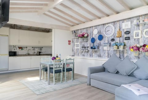 Kitchen or kitchenette, Living room, Seating area