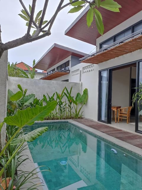 Property building, Patio, Swimming pool