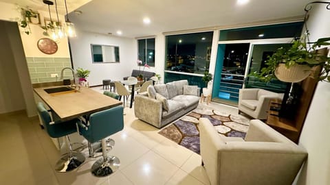 Balcony/Terrace, Kitchen or kitchenette, Living room, Seating area, Dining area